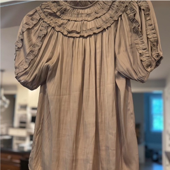 ANTHROPOLOGIE Shirred
Short Sleeve Peasant Blouse in Neutral - Picture 4 of 6